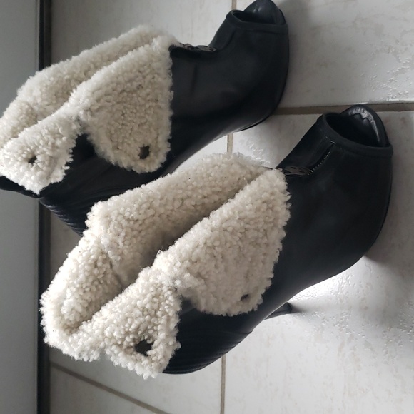 ALEXANDER MCQUEEN Faithful Shearling Ankle Boots...size 38... Black - Picture 2 of 8